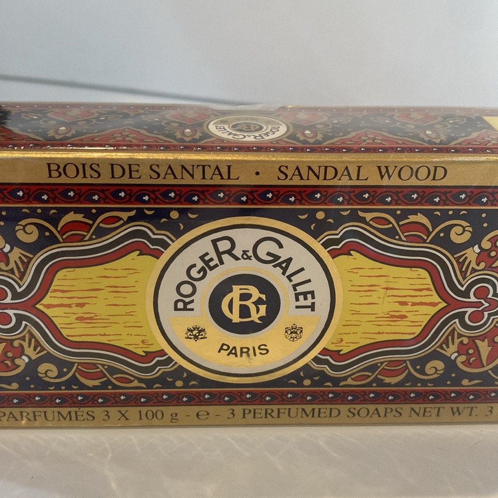Roger & Gallet Box of 3 Sandal Wood Scented Soaps 3 @ 3.5 Oz each VTG SEALED NWT